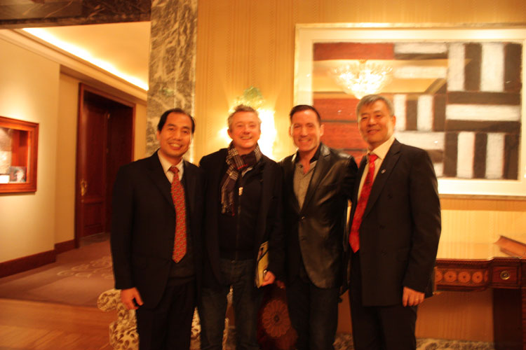 杭總與外商合影留念